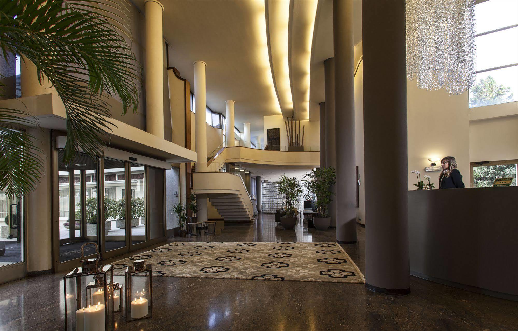Hotel Cora Carate Brianza Exterior foto